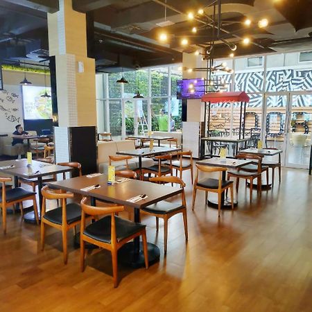 Maxonehotels.Com At Tidar Surabaya Luaran gambar