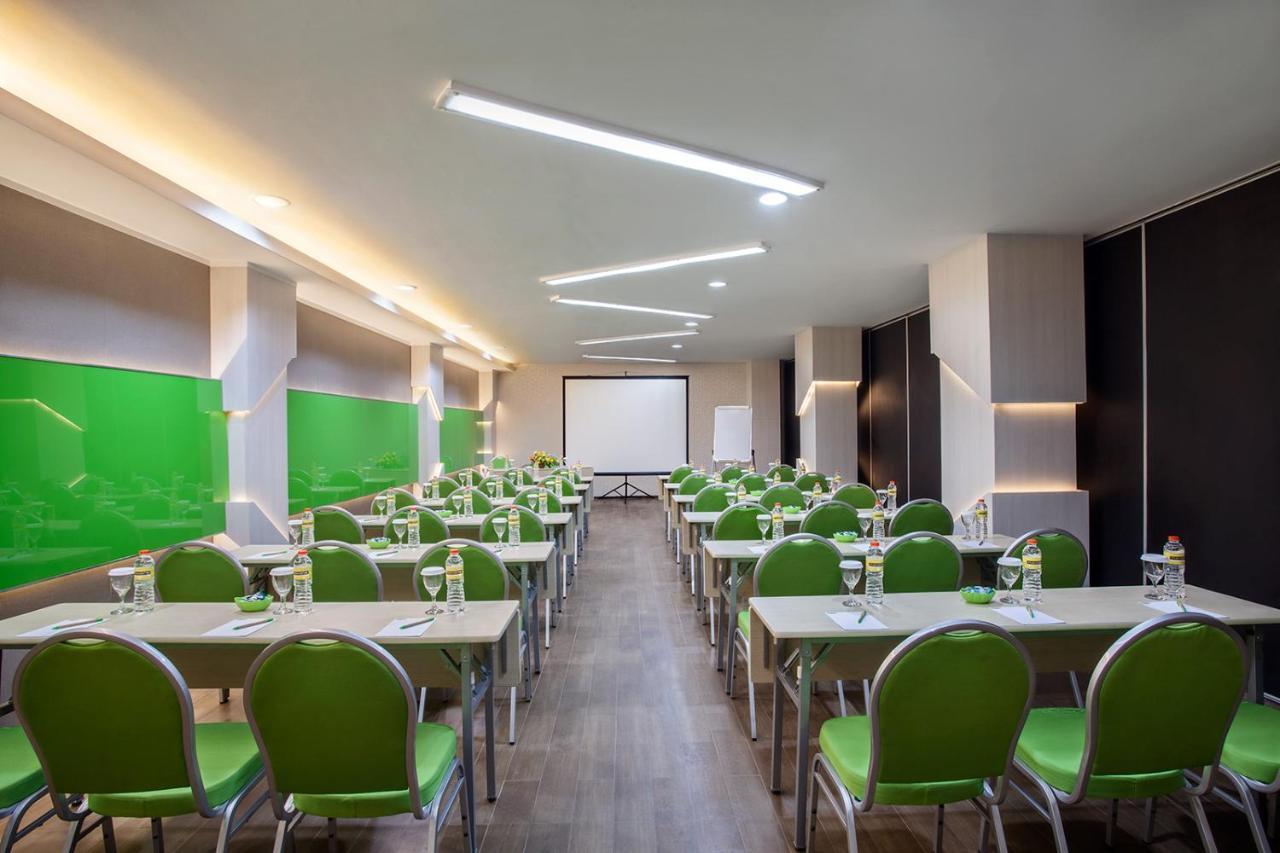 Maxonehotels.Com At Tidar Surabaya Luaran gambar